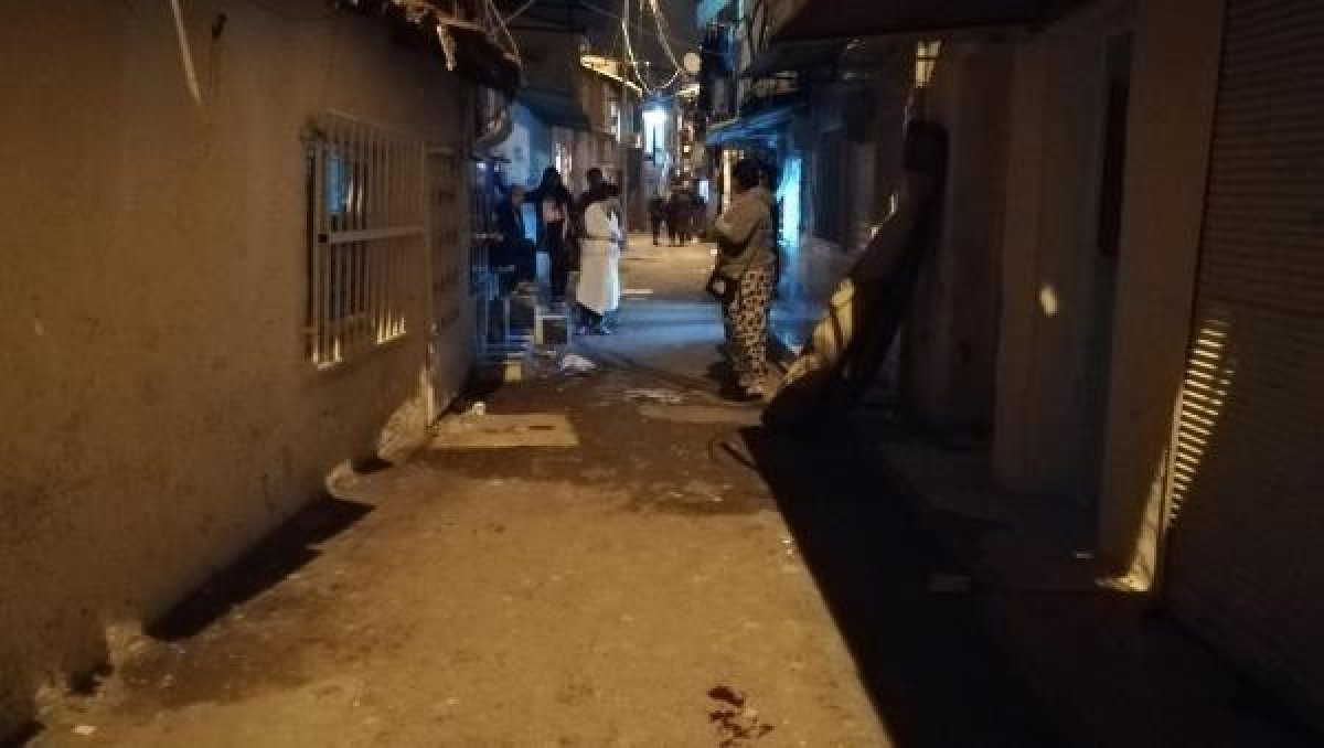 d İzmir'de 16 yaşındaki genç tartıştığı kişiyi bıçakladı