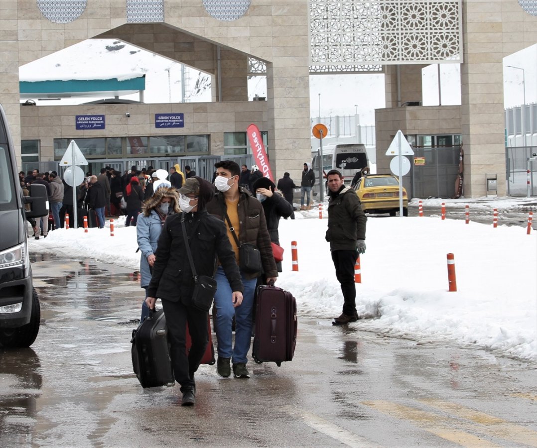 İran sınırında koronavirüs önlemleri