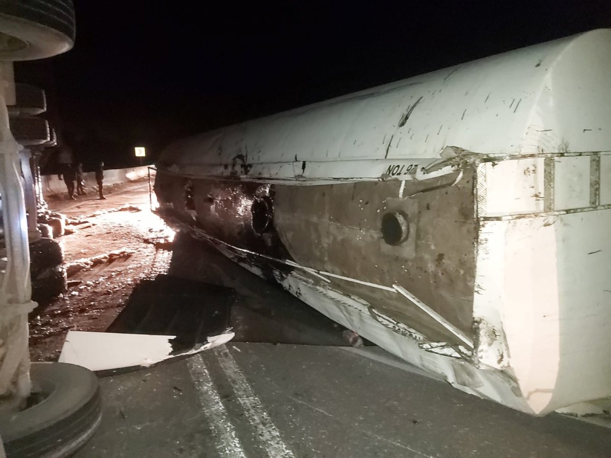 i Gaziantep'te zift yüklü iki kamyon kaza yaptı