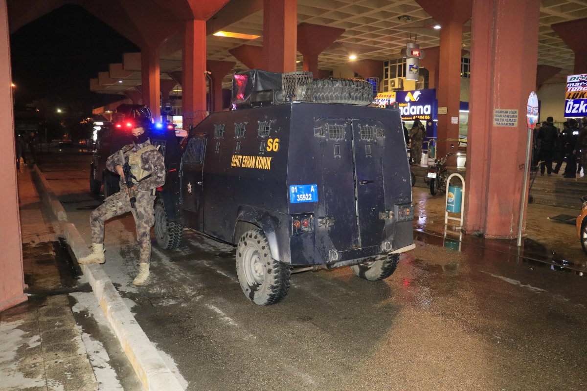 Adana otogarında silahlı sopalı kavga: 1'i ağır 3 yaralı