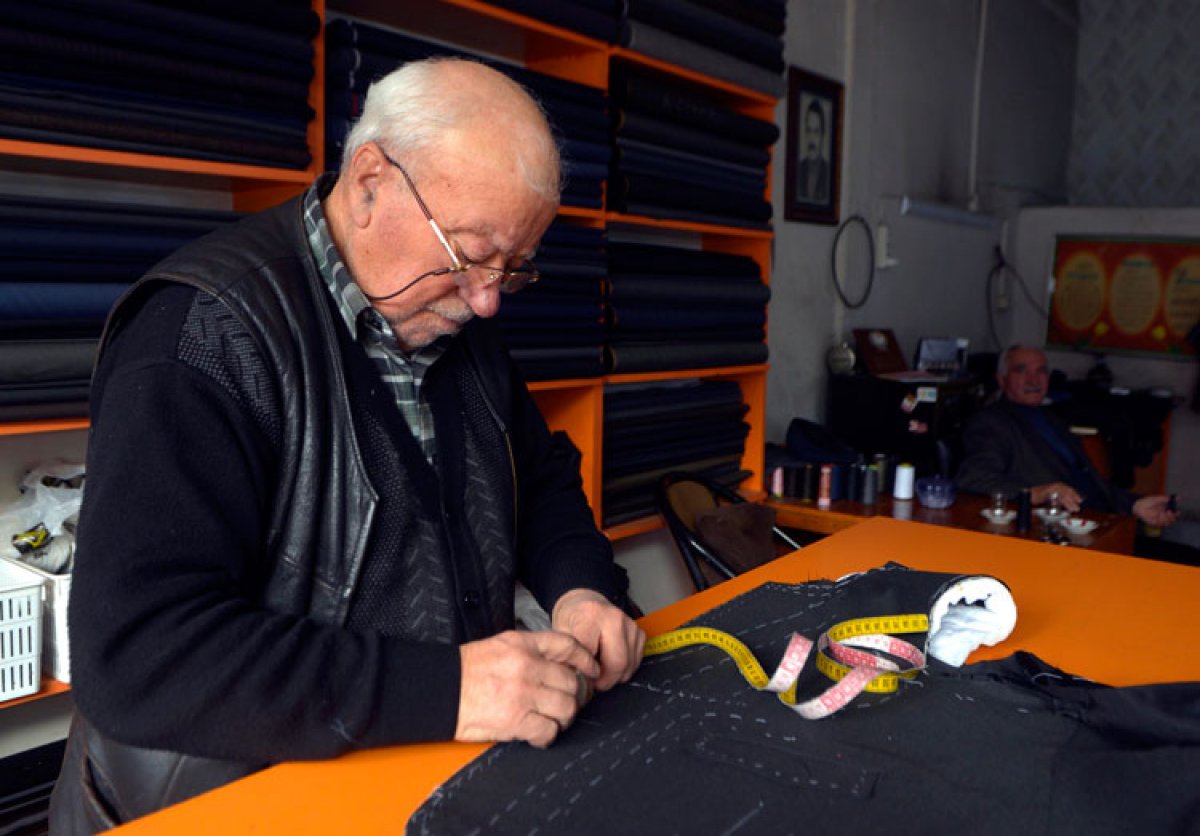 Çocuk yaşta başladı, 70 yıldır bırakmadı