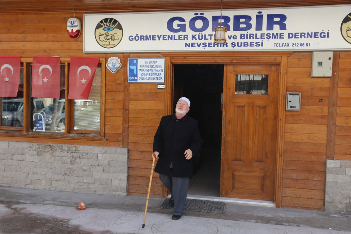 a Görme engelli Mahmut hoca, onlarca hafız yetiştirdi