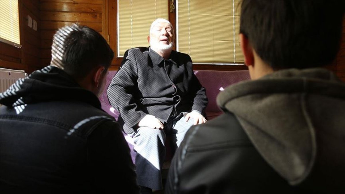 a Görme engelli Mahmut hoca, onlarca hafız yetiştirdi