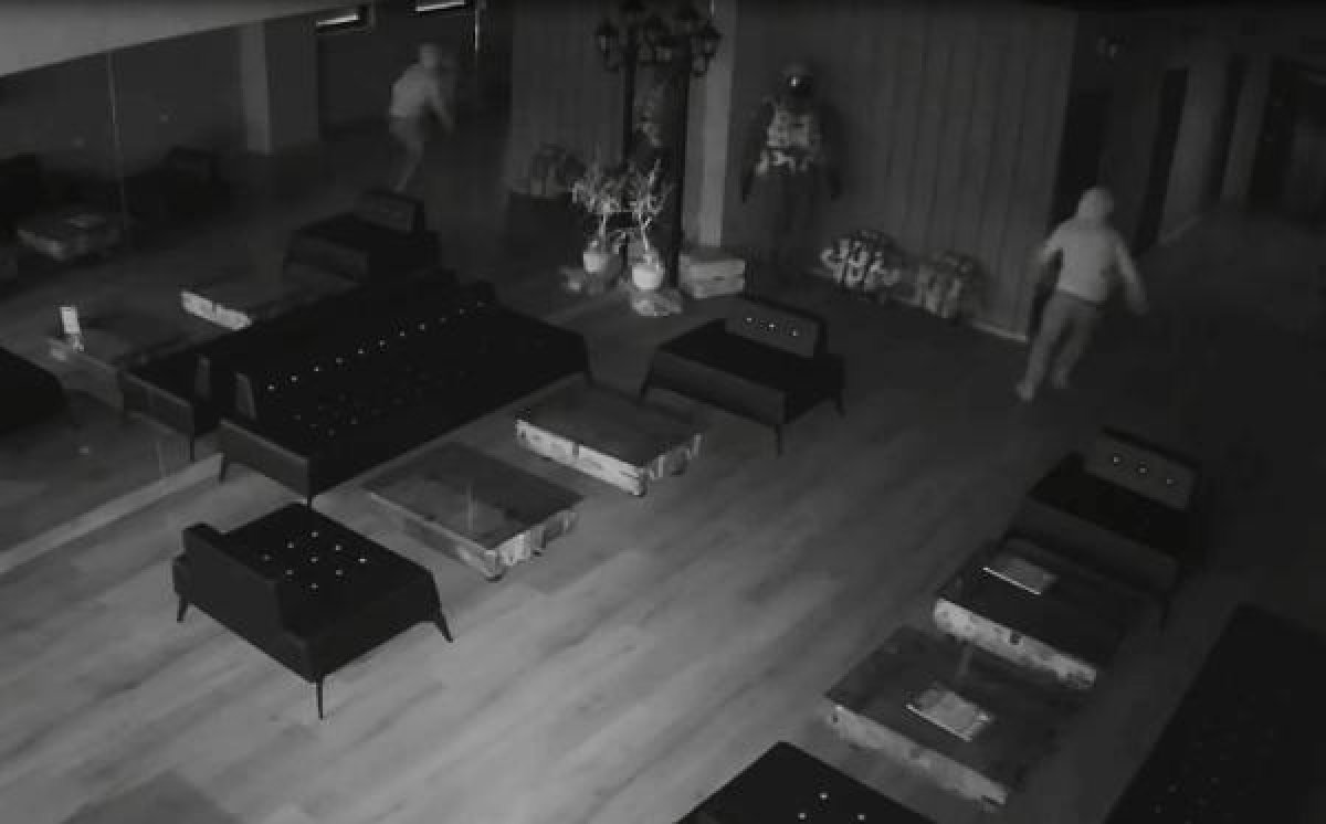 d Antalya'da, aynada kendini gören hırsız panik oldu