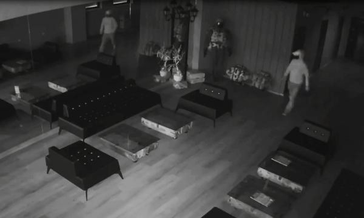 d Antalya'da, aynada kendini gören hırsız panik oldu