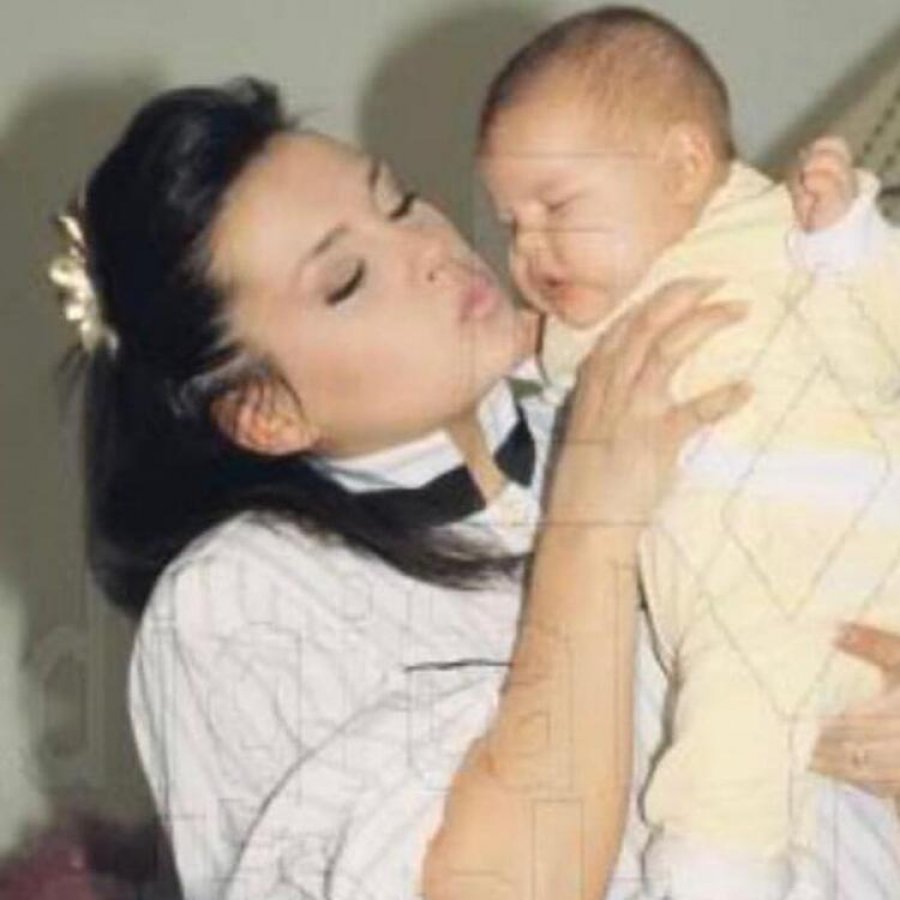 Aydan Şener kızını büyüttü