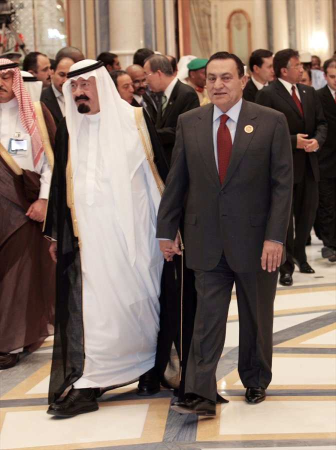 a Mısır'ın devrik lideri Mübarek öldü