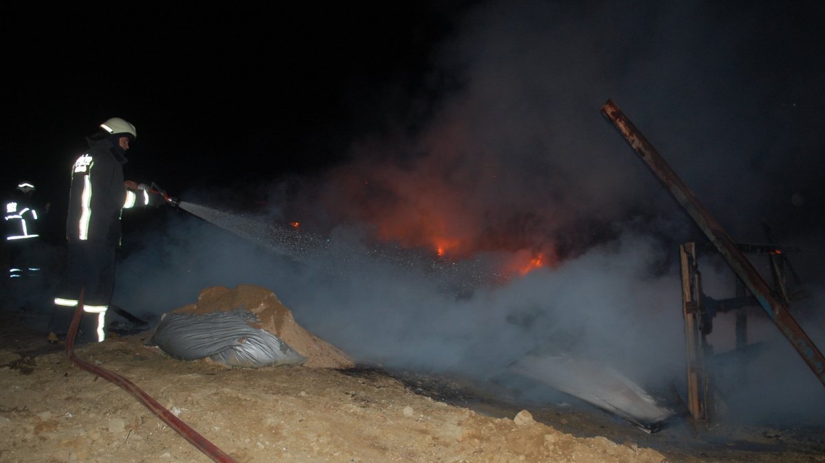 i Tekirdağ'da çöpleri yakmak için yakılan ateş eve sıçradı