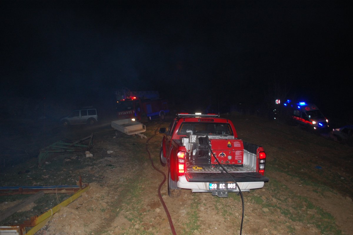 i Tekirdağ'da çöpleri yakmak için yakılan ateş eve sıçradı