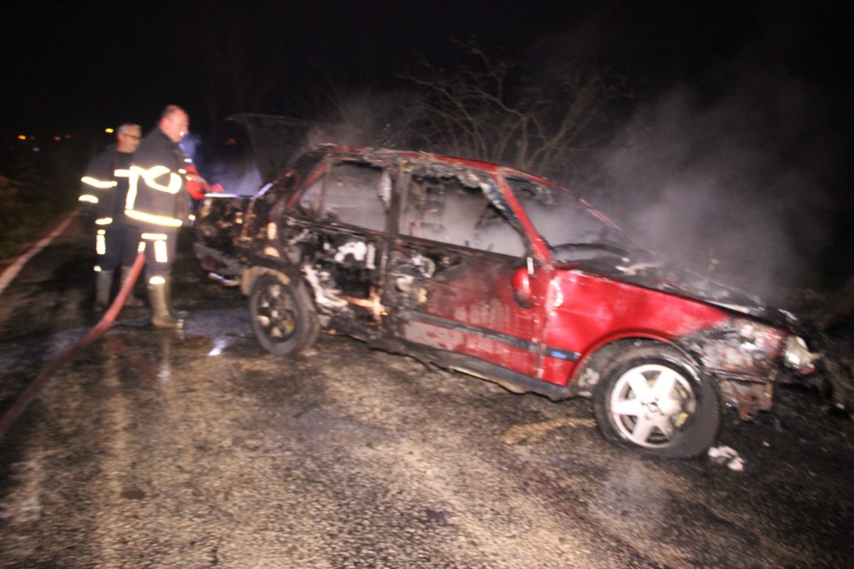 i Çanakkale'de takla atan araç alev aldı