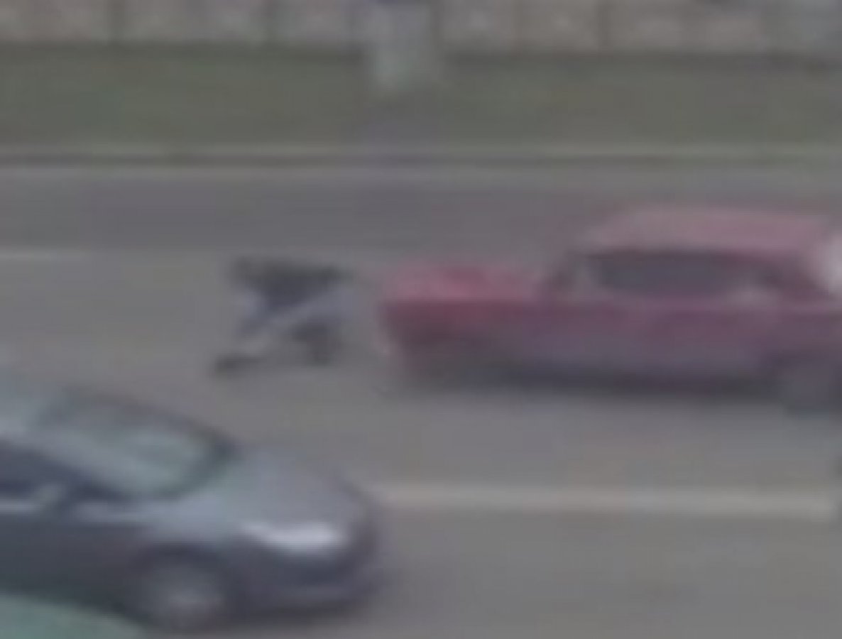 d Ukrayna'da Türk vatandaşına otomobil çarptı