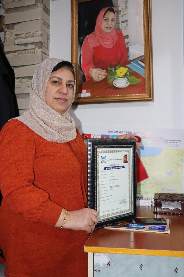 Kayseri'de 2 çocuk annesi, 5 yıldır çay ocağı işletiyor