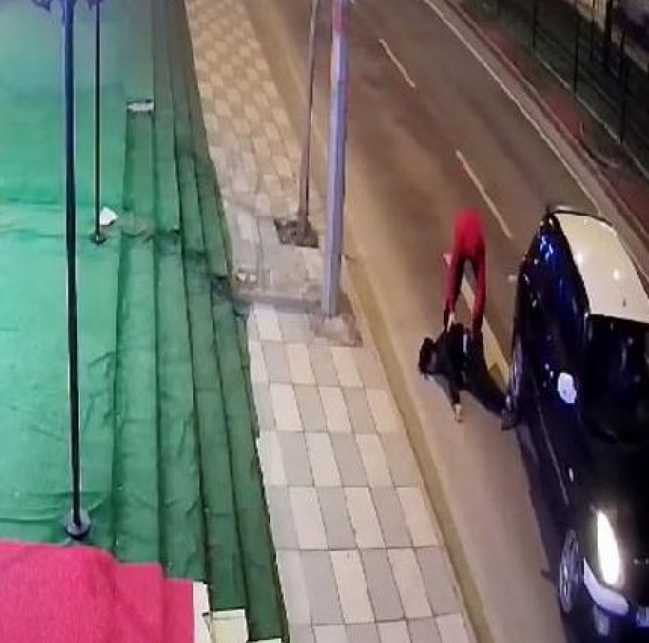 d Suriyeli, otomobilin önüne atlayarak intihara kalkıştı