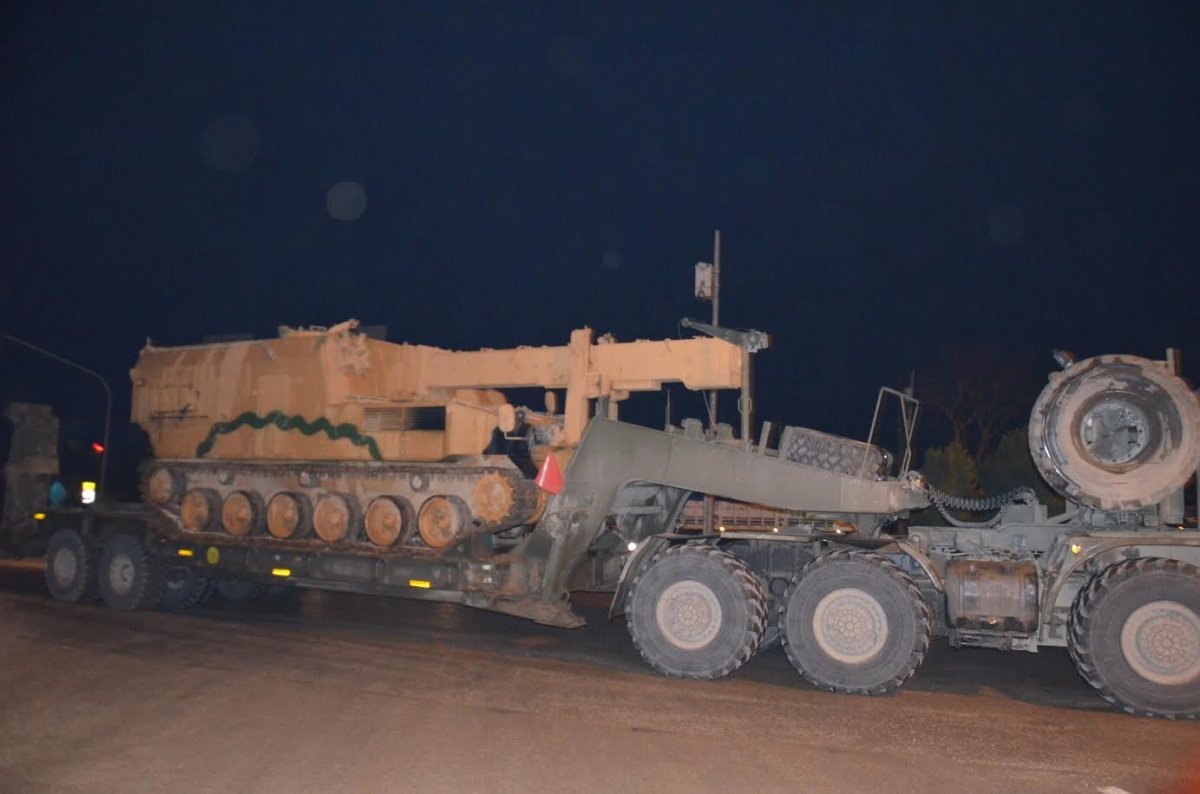 i Suriye sınırına askeri araç sevkiyatı yapıldı