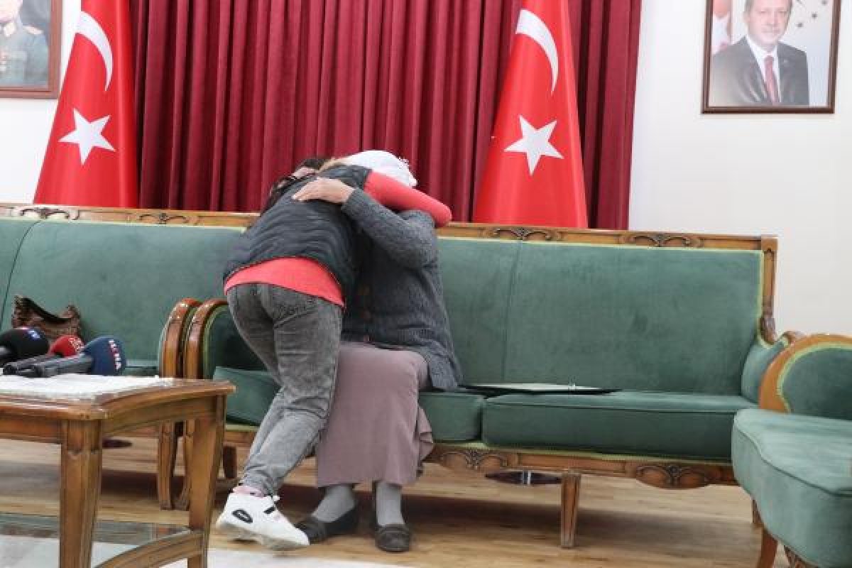d HDP önündeki iki aile daha evladına kavuştu