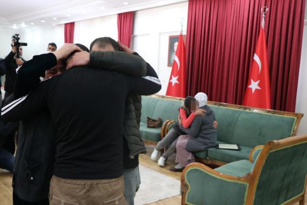 d HDP önündeki iki aile daha evladına kavuştu