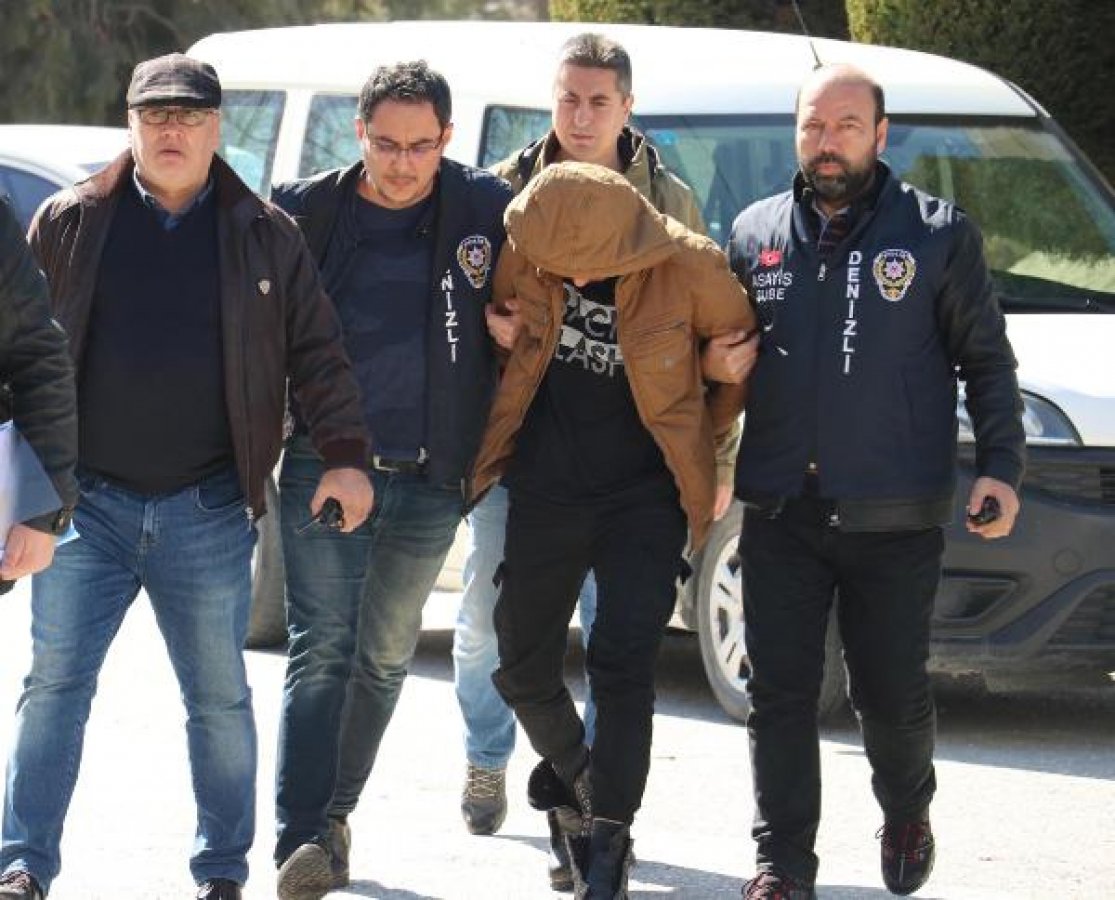 d Kapkaçtan tutuklanan oğlunu görünce ağlamaya başladı