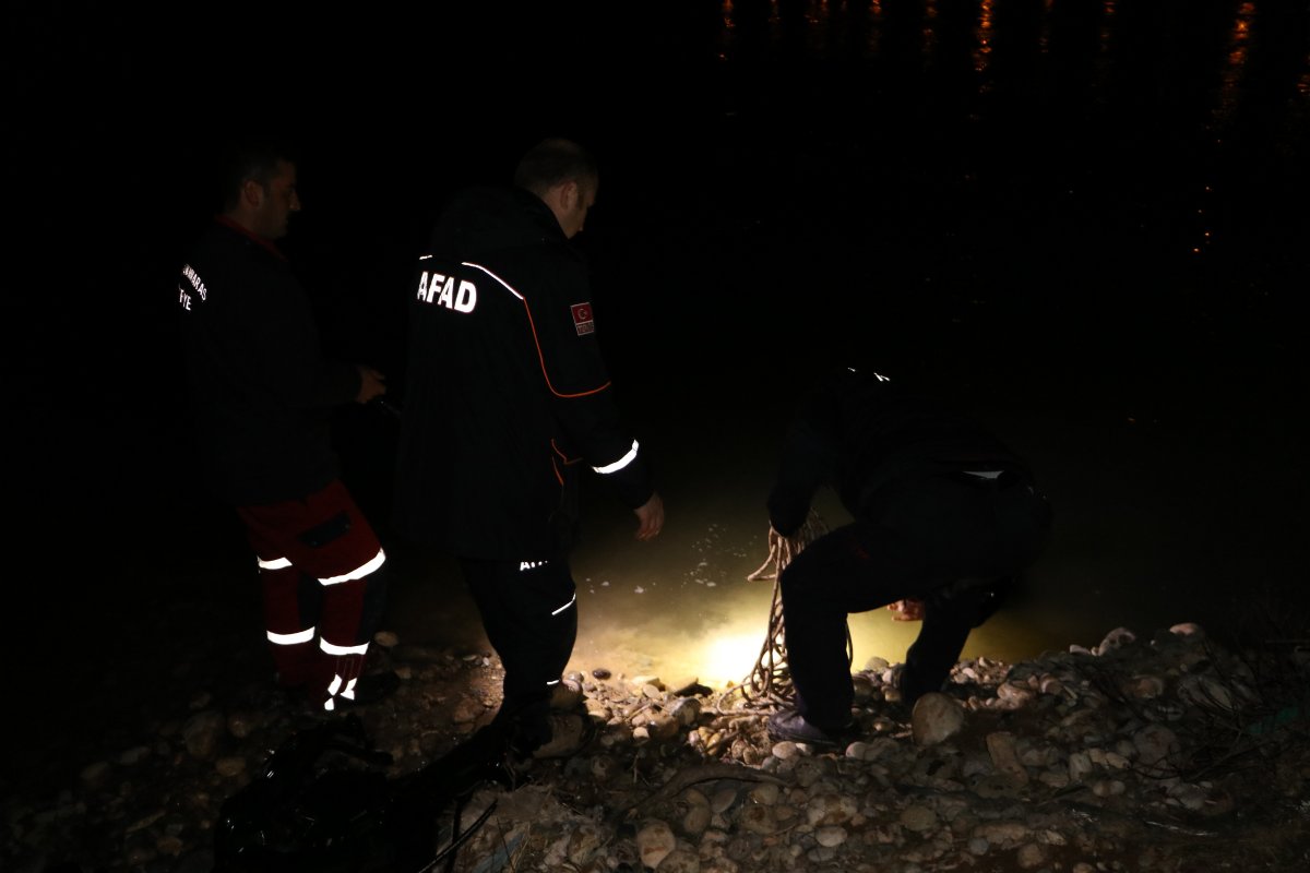 i Kahramanmaraş’ta çaya düşen baba ve oğlu kayboldu