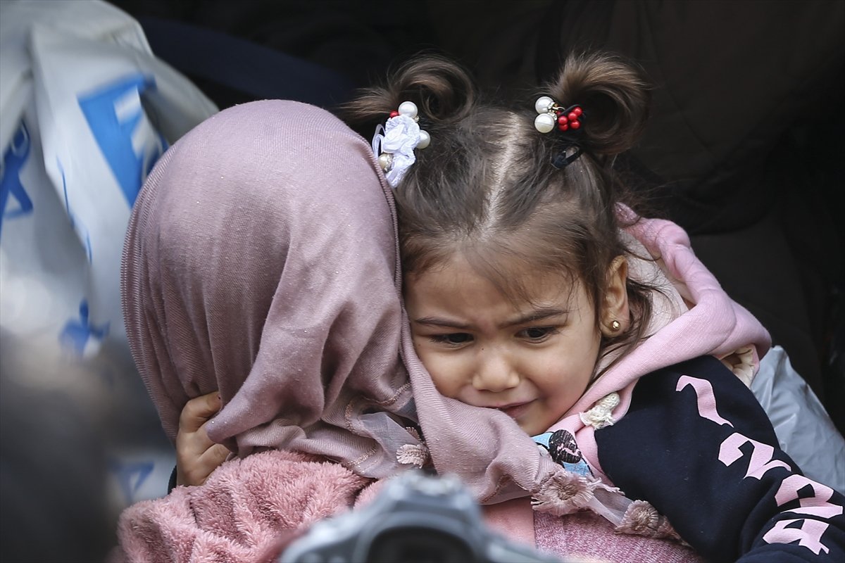 a Mülteciler akın akın sınıra doğru gidiyor