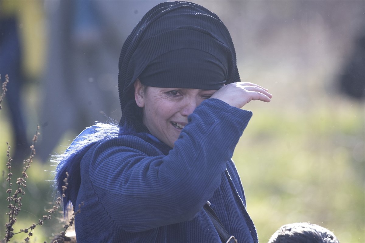 a Yunan polisinden göçmenlere biber gazlı müdahale