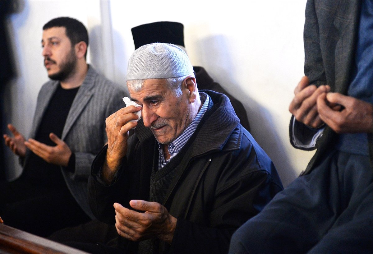 Camilerde şehitler için eller semaya kalktı