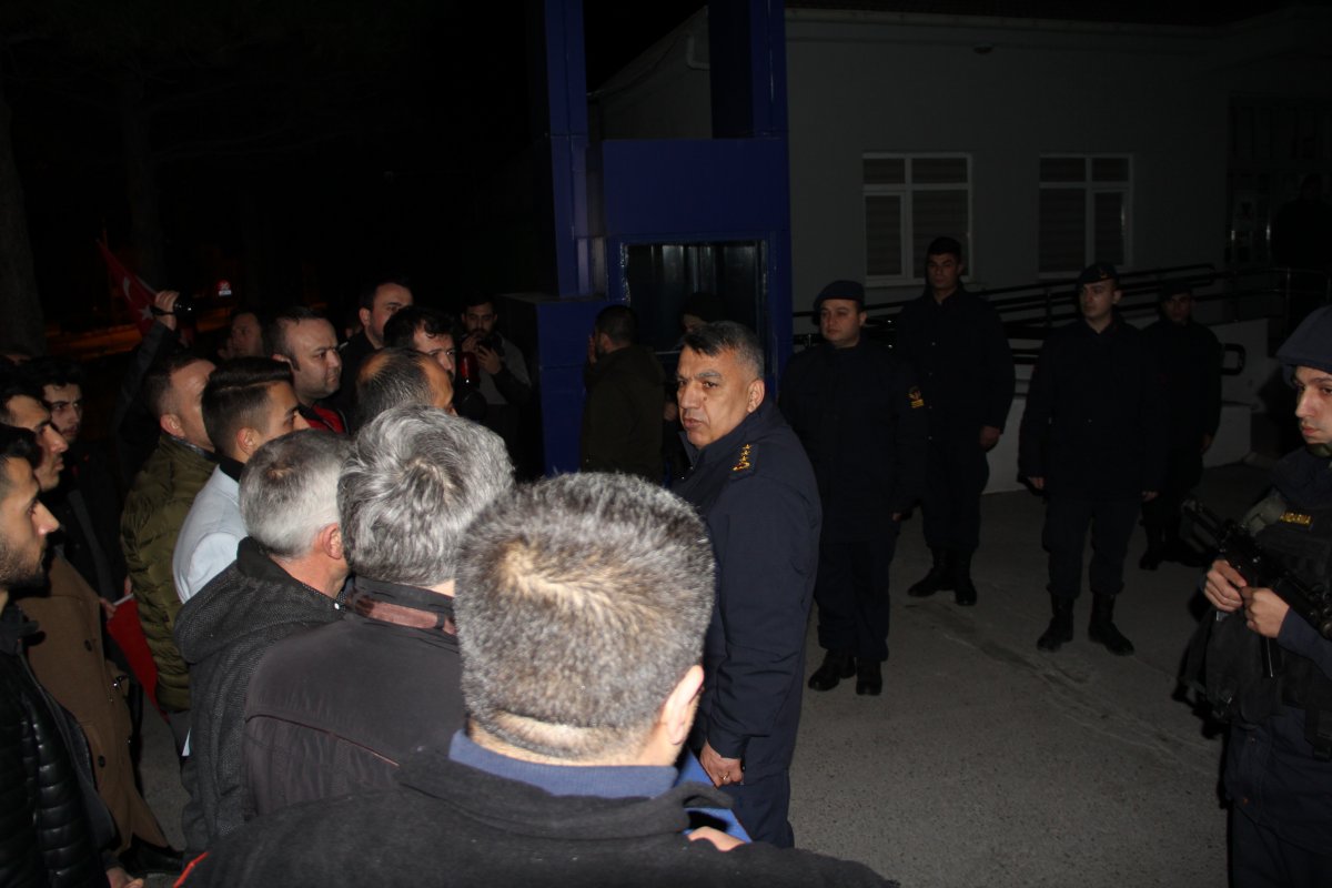 Çorum'da vatandaşlar destek için jandarmaya yürüdü