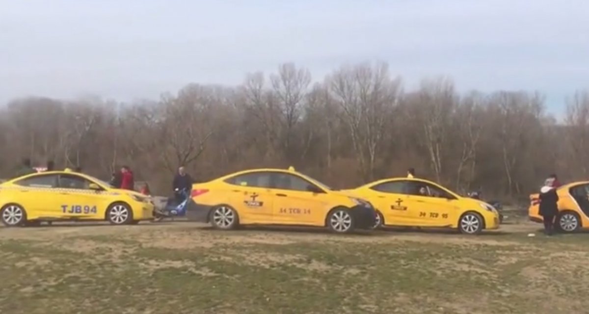 Mülteciler Edirne'ye taksiyle gidiyor