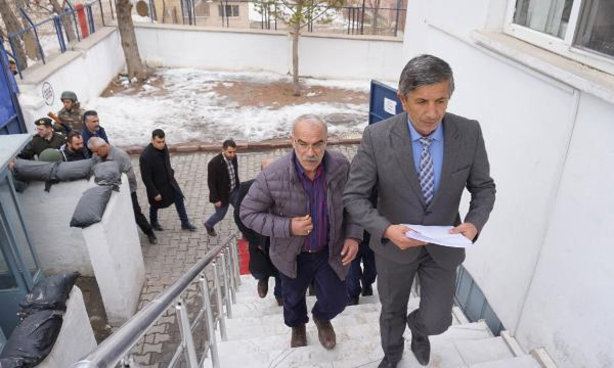 d Kangal'da bir grup, askere gitmek için dilekçe verdi