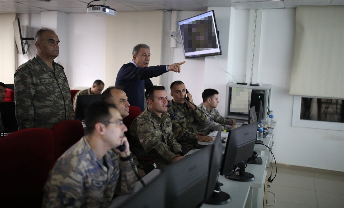 a Hulusi Akar Suriye'de sıfır noktasına gitti