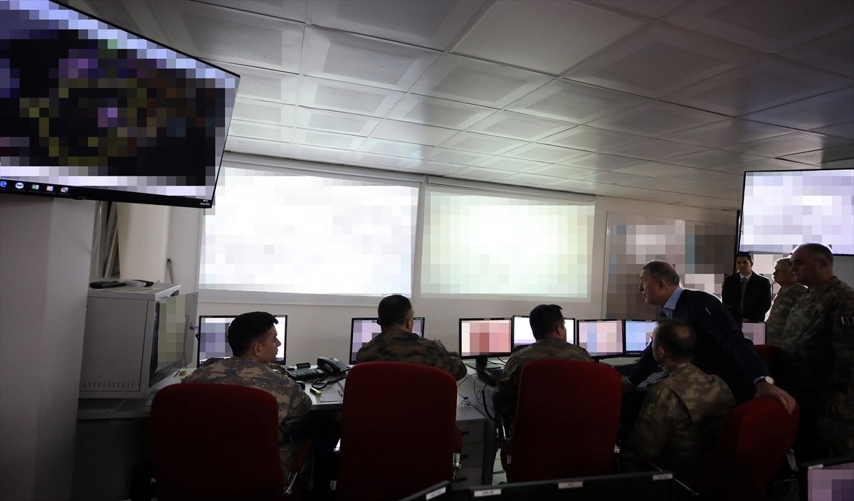 a Hulusi Akar Suriye'de sıfır noktasına gitti