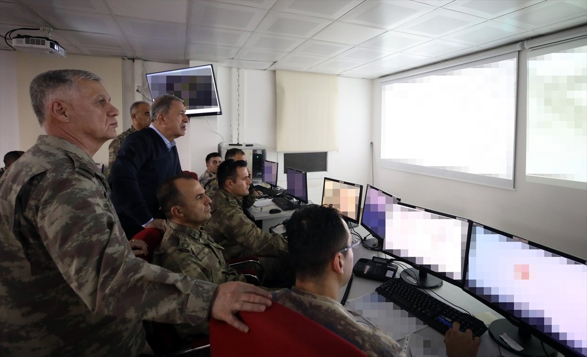 a Hulusi Akar Suriye'de sıfır noktasına gitti