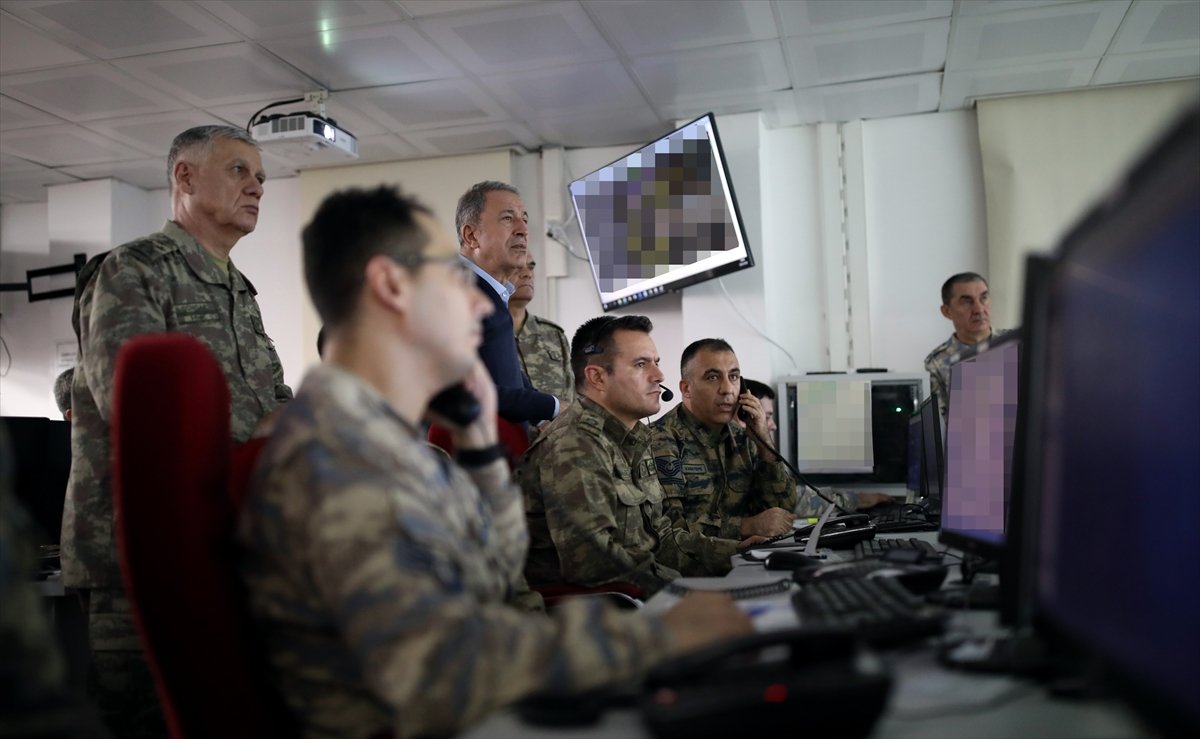 a Hulusi Akar Suriye'de sıfır noktasına gitti