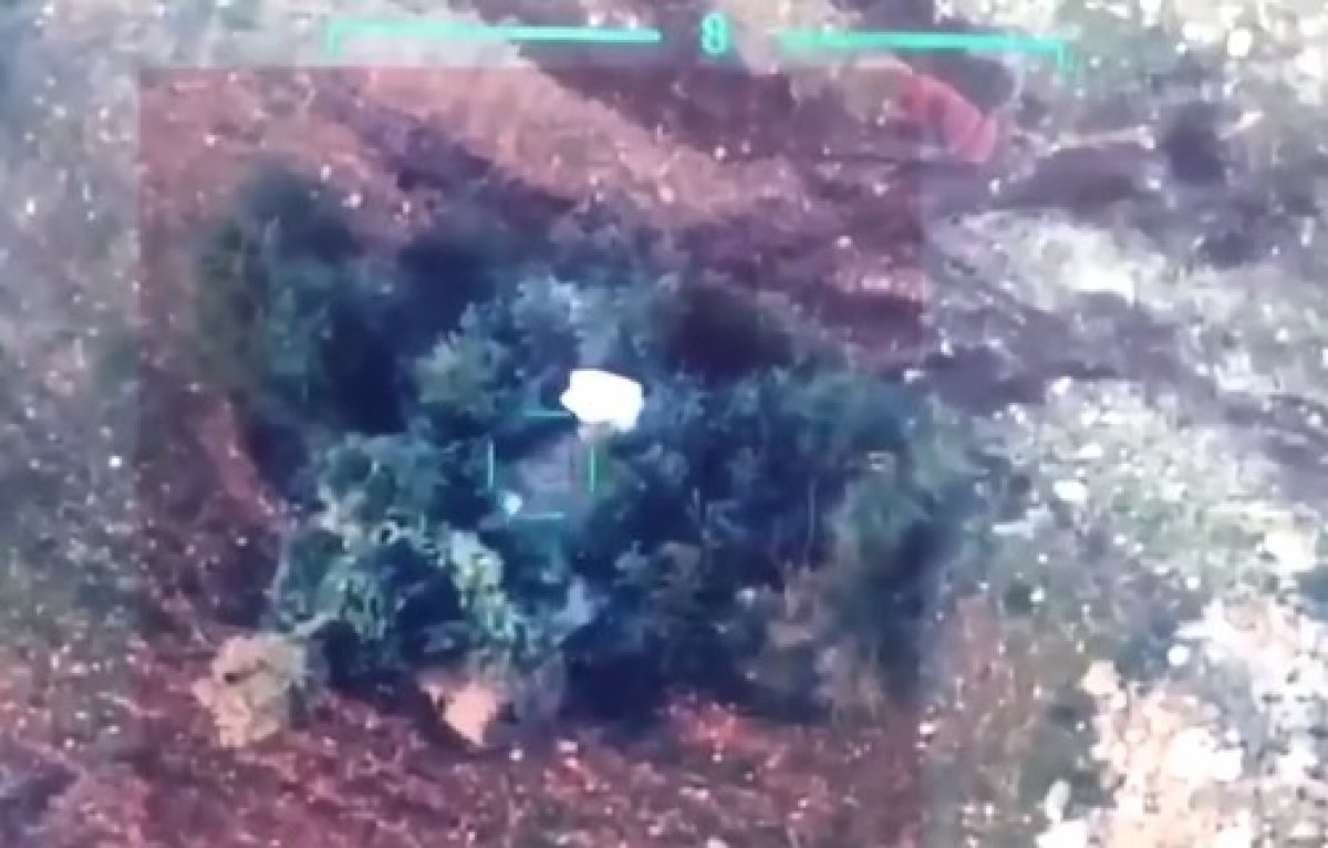 Kamufle olmaya çalışan rejim tankı vuruldu