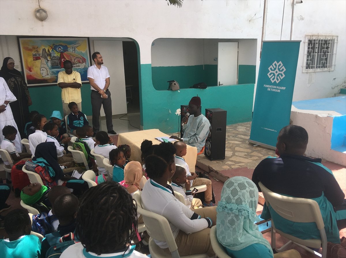 Senegalli çocuklar Türk askerleri için dua etti