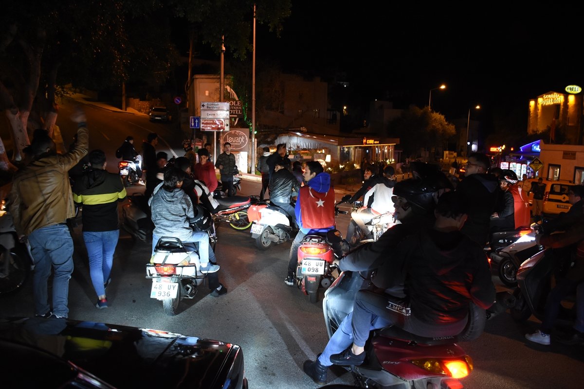 a Muğla'da Mehmetçiğe destek konvoyu