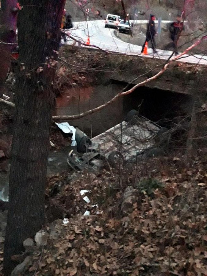 d Kütahya'da bir araç dereye uçtu: 2 ölü