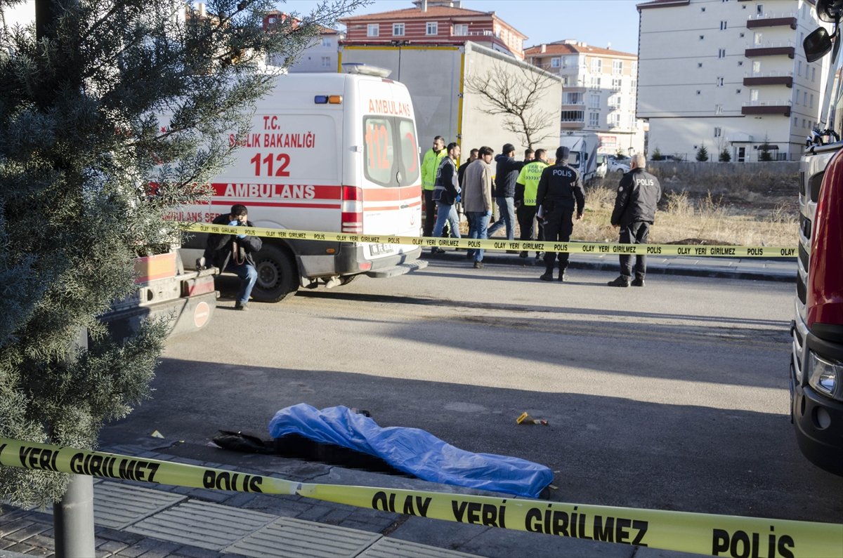 Ayrı yaşadığı kocası tarafından vurulan kadın öldü