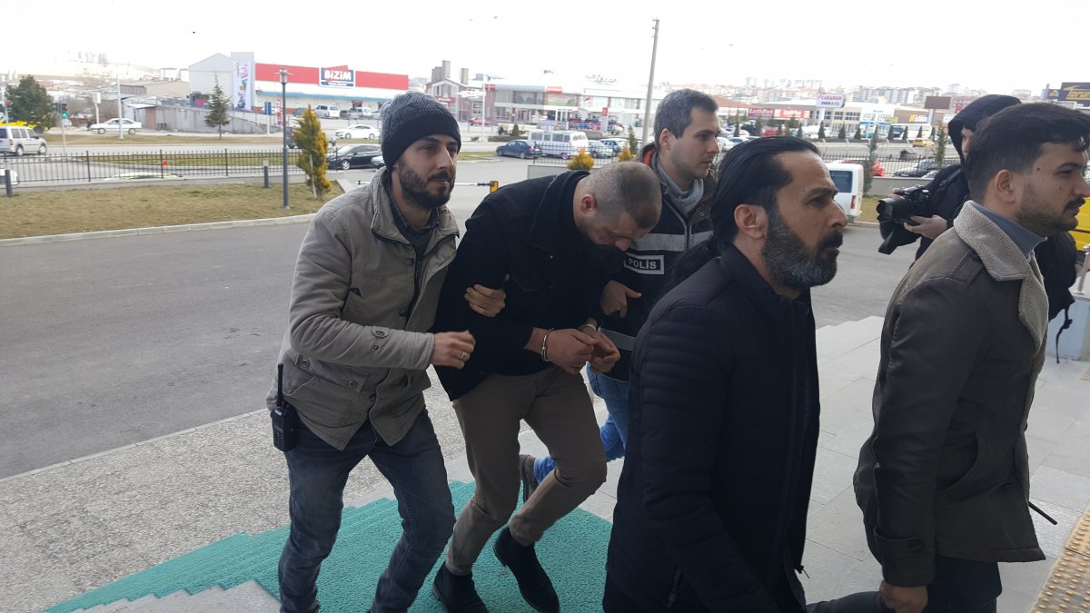 Kendilerini polis olarak tanıtan 4 gaspçı tutuklandı