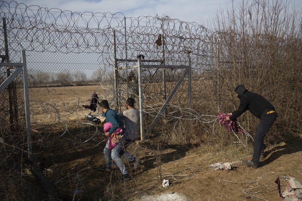 Yunan güçleri ile mülteciler arasında çatışma