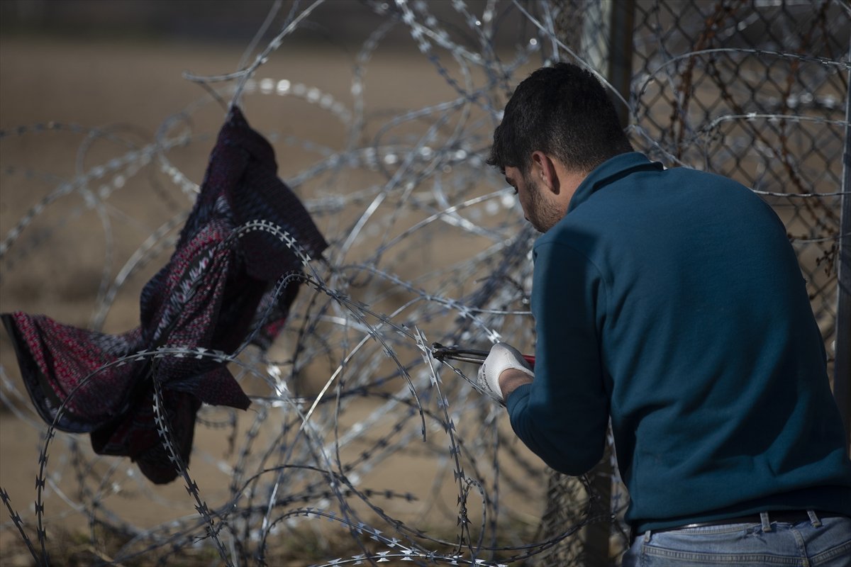 Yunan güçleri ile mülteciler arasında çatışma