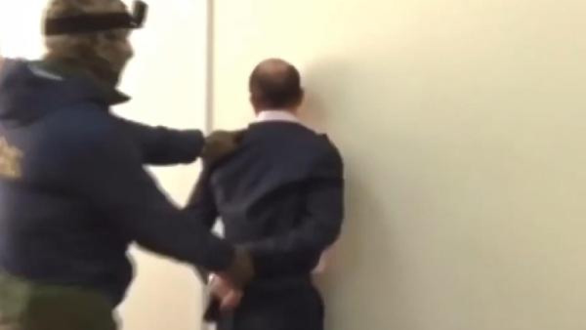 Rusya'da, rüşvet operasyonunda kanıtları yemeye çalıştı