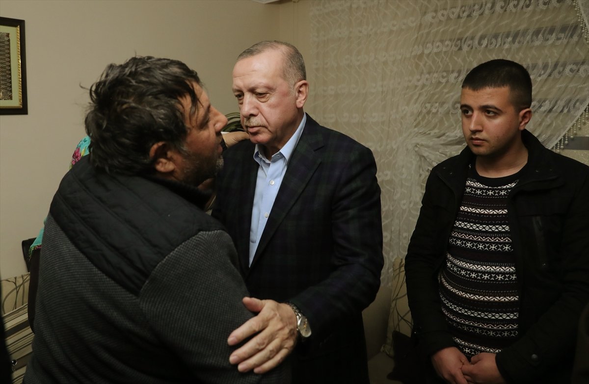 Erdoğan, İdlib şehidinin evini ziyaret etti