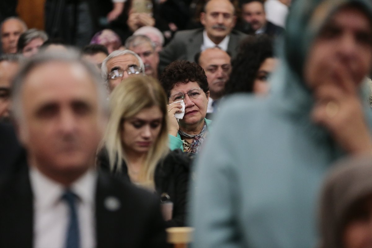 Meral Akşener kürsüden ağlayarak indi