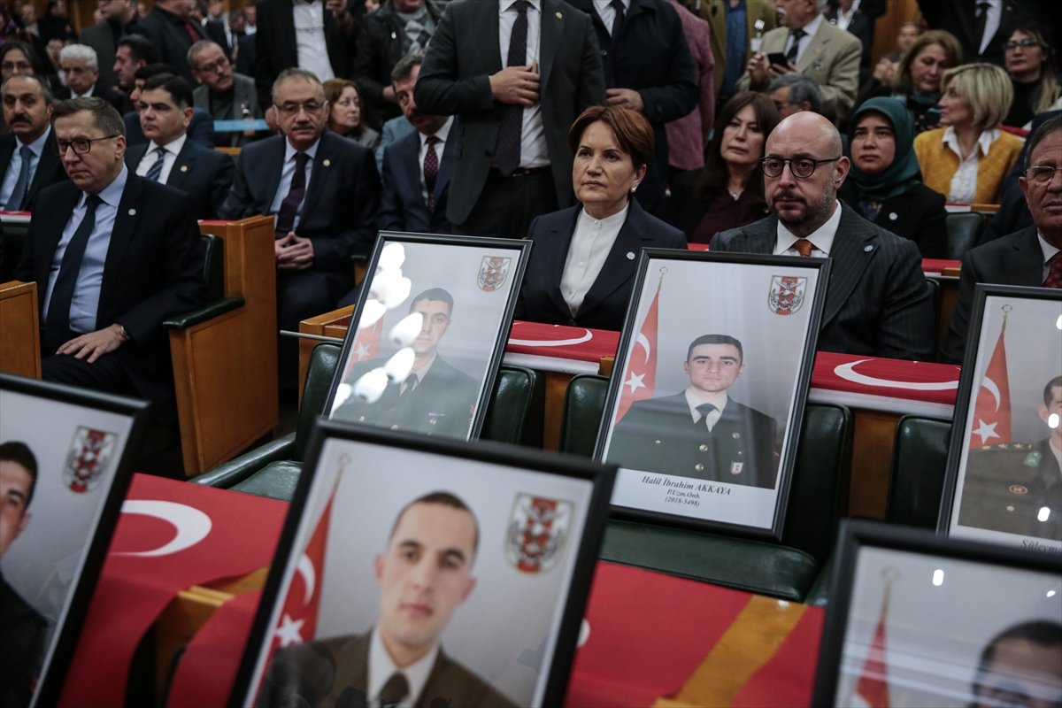 Meral Akşener kürsüden ağlayarak indi