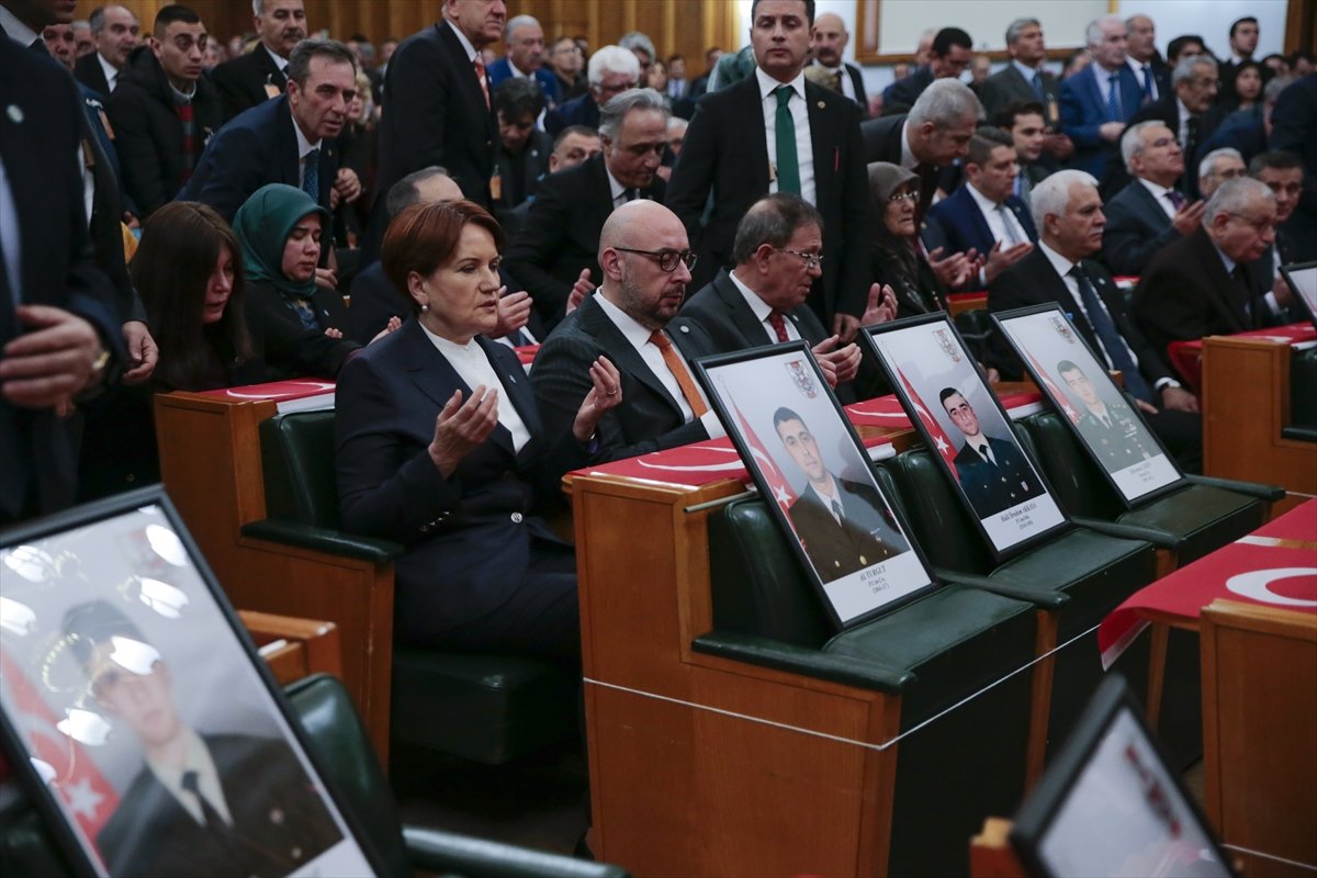 Meral Akşener kürsüden ağlayarak indi