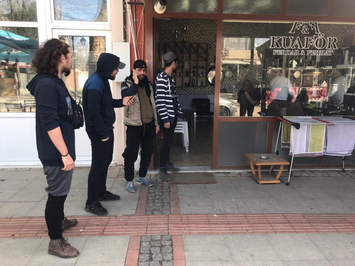 Mülteci gençler kuaför salonlarına akın etti