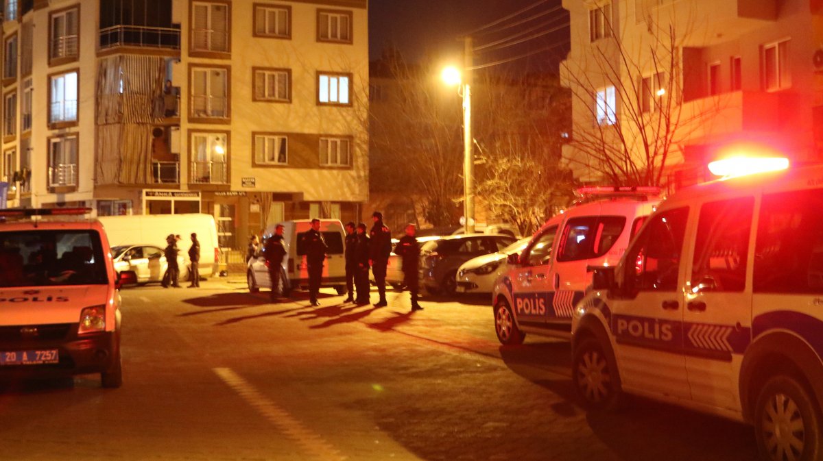 i Denizli'de seyir halindeki araca silahlı saldırı