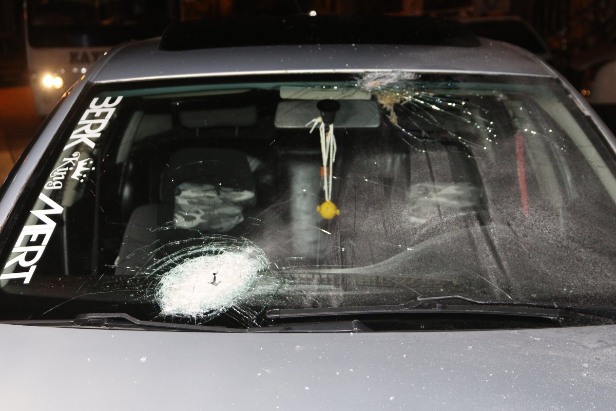 i Denizli'de seyir halindeki araca silahlı saldırı