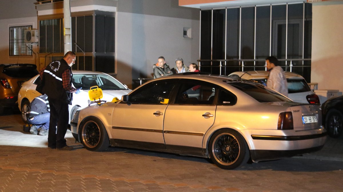 i Denizli'de seyir halindeki araca silahlı saldırı