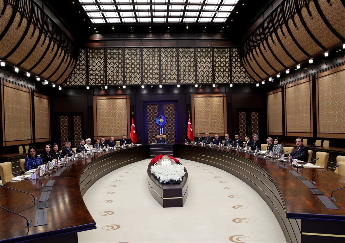 Bakan Koca: İran ile bilgi paylaşımı Skype'tan yapılacak